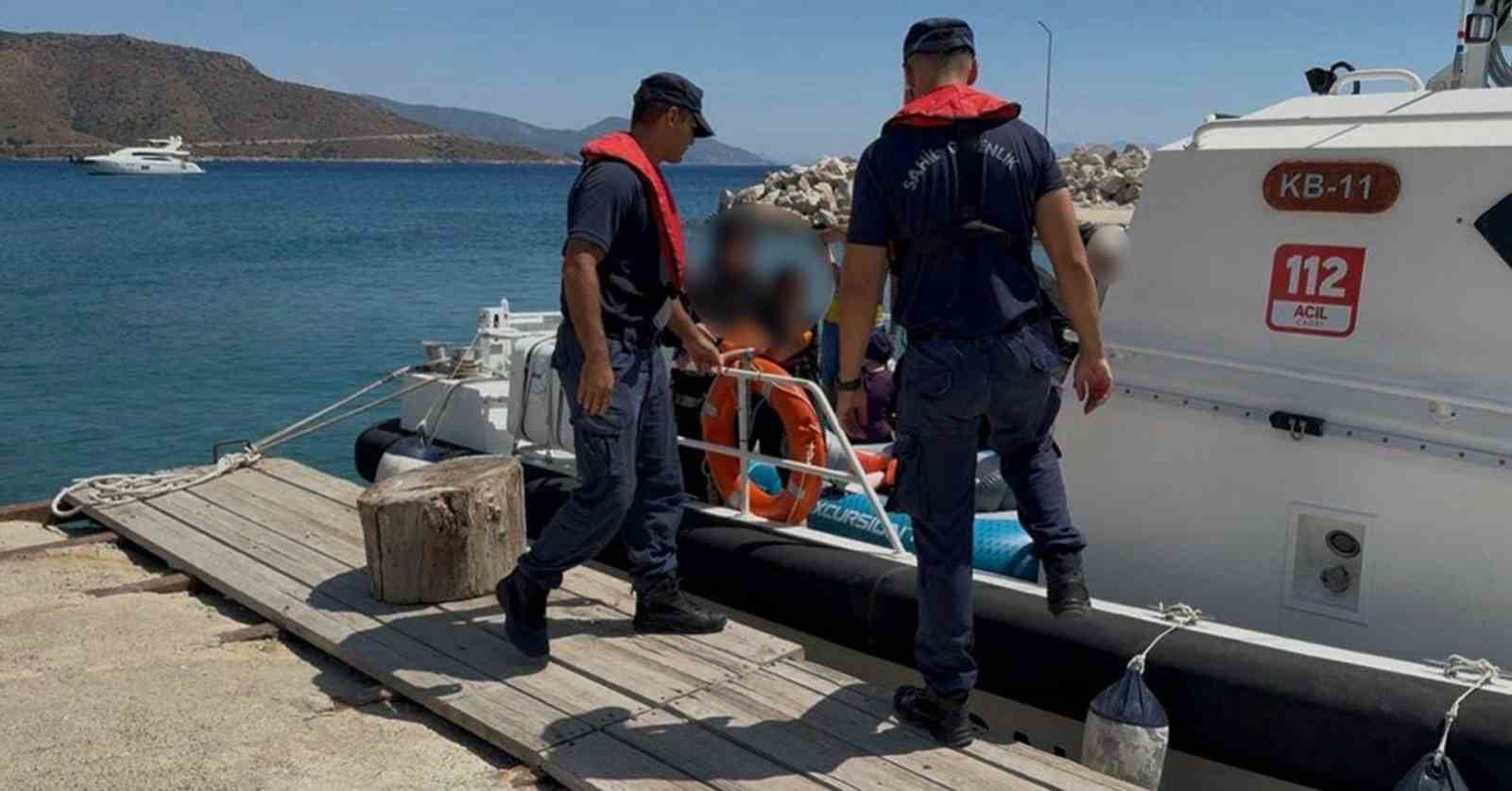 Dat&ccedil;a a&ccedil;ıklarında 2 ayrı kurtarma operasyonu: 13 kişi kurtarıldı