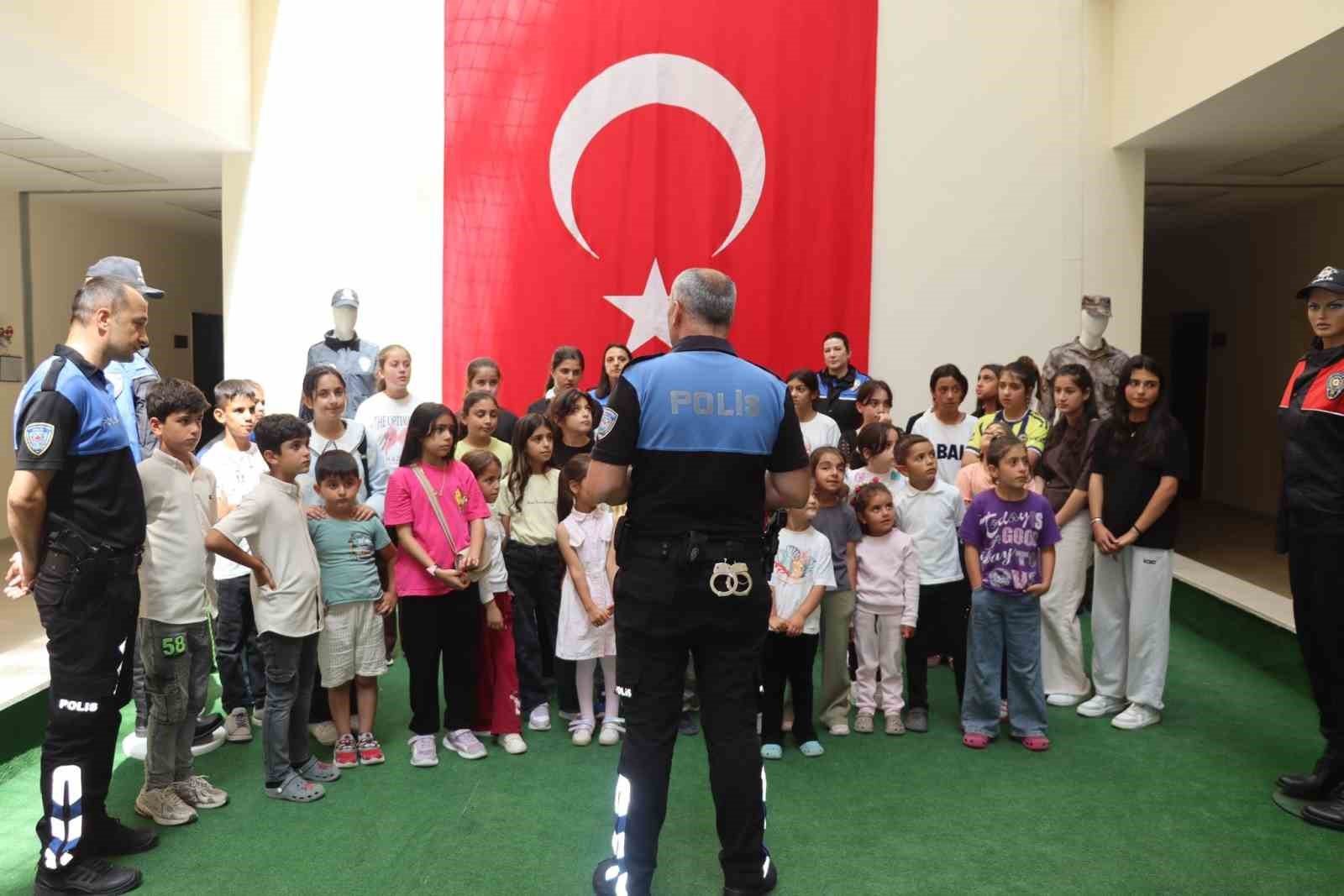 Minik misafirlere emniyette anlamlı tanıtım