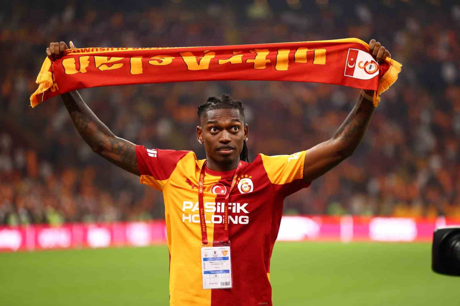 Galatasaray&rsquo;da galibiyet &uuml;&ccedil;l&uuml;s&uuml; Rafael Leao ve Aleksey Batrakov&rsquo;dan