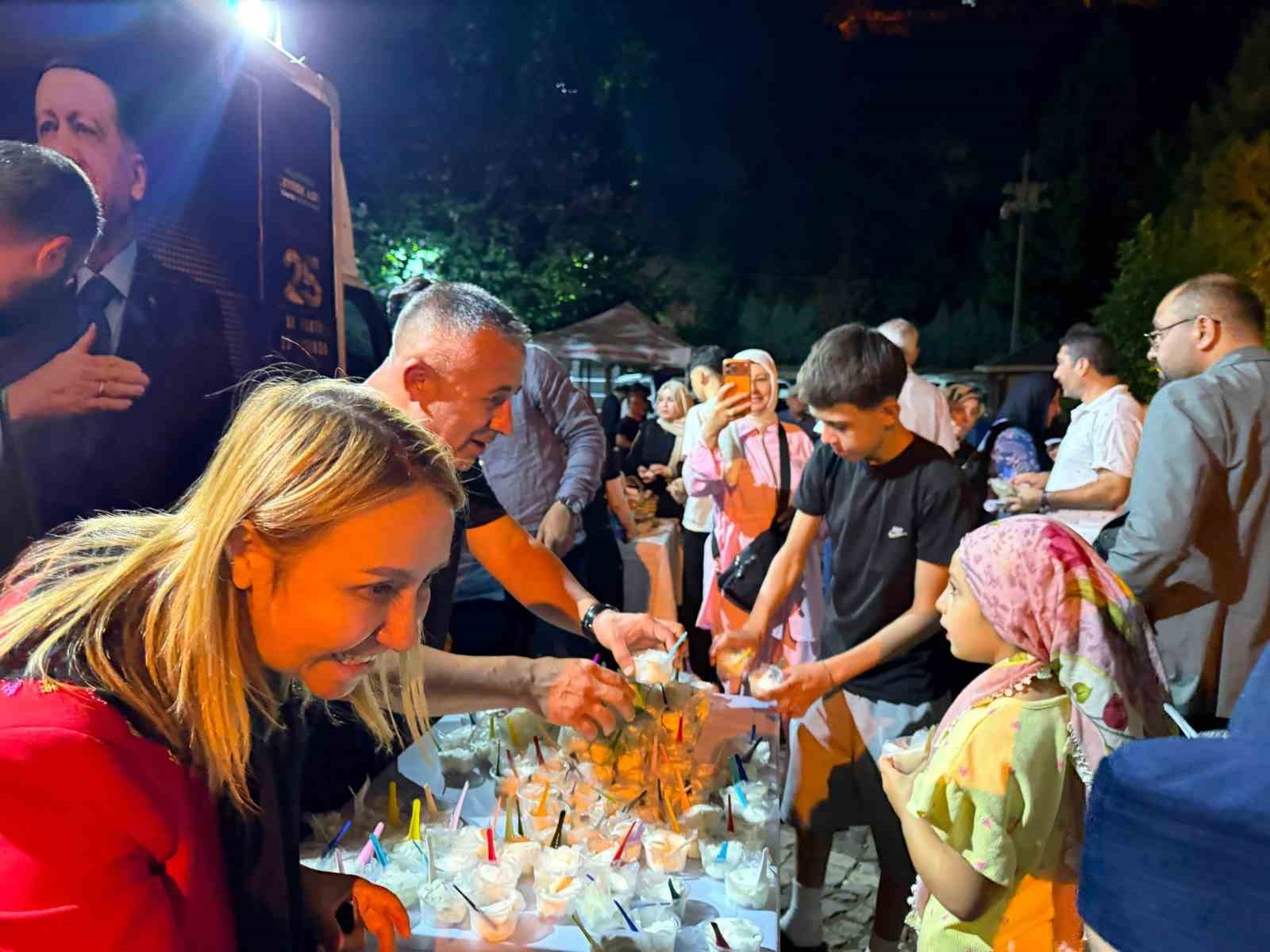 AK Parti&rsquo;den dondurma ikramı
