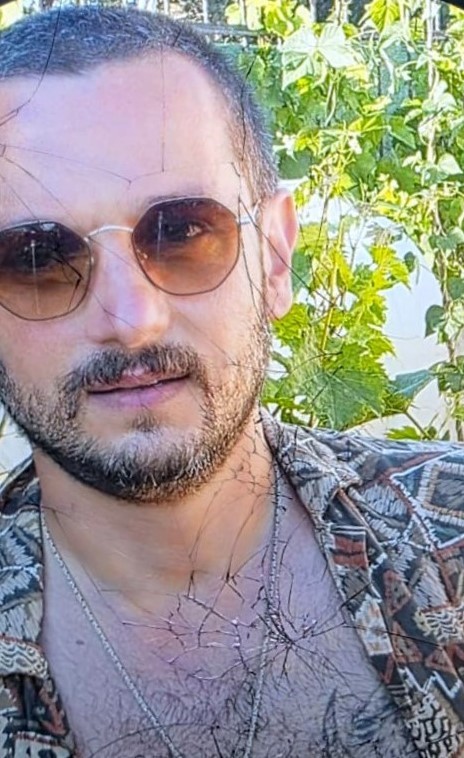 &Ccedil;atalca&rsquo;da silahlı şahıs kendisini eve kapattı