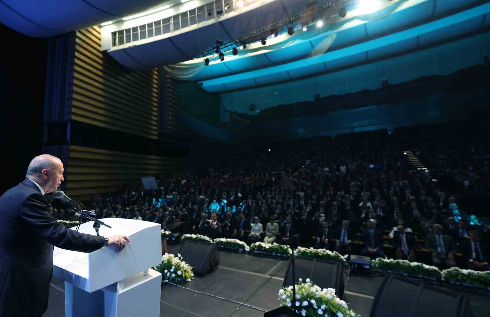 Cumhurbaşkanı Erdoğan: "Depremi kullanarak siyasi ve ekonomik fırsat&ccedil;ılık yapanlar bug&uuml;n adalete hesap veriyor"