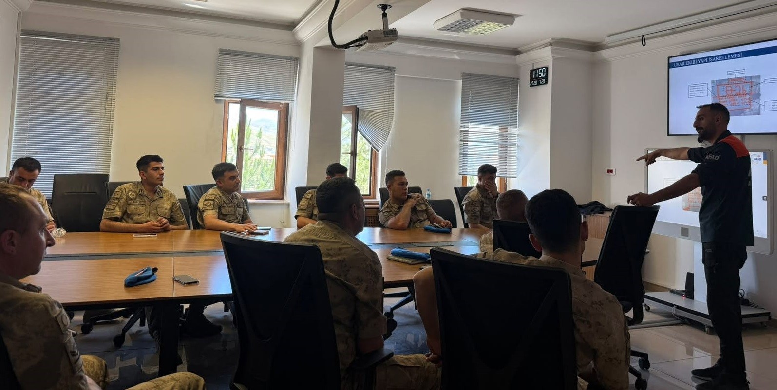 Bayburt&rsquo;ta jandarma personeline enkazda arama kurtarma eğitimi