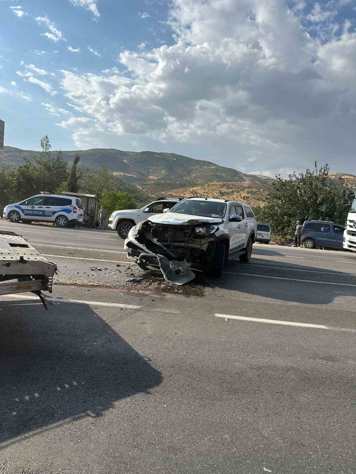 Otomobille kafa kafaya &ccedil;arpışan motosikletin s&uuml;r&uuml;c&uuml;s&uuml; hayatını kaybetti