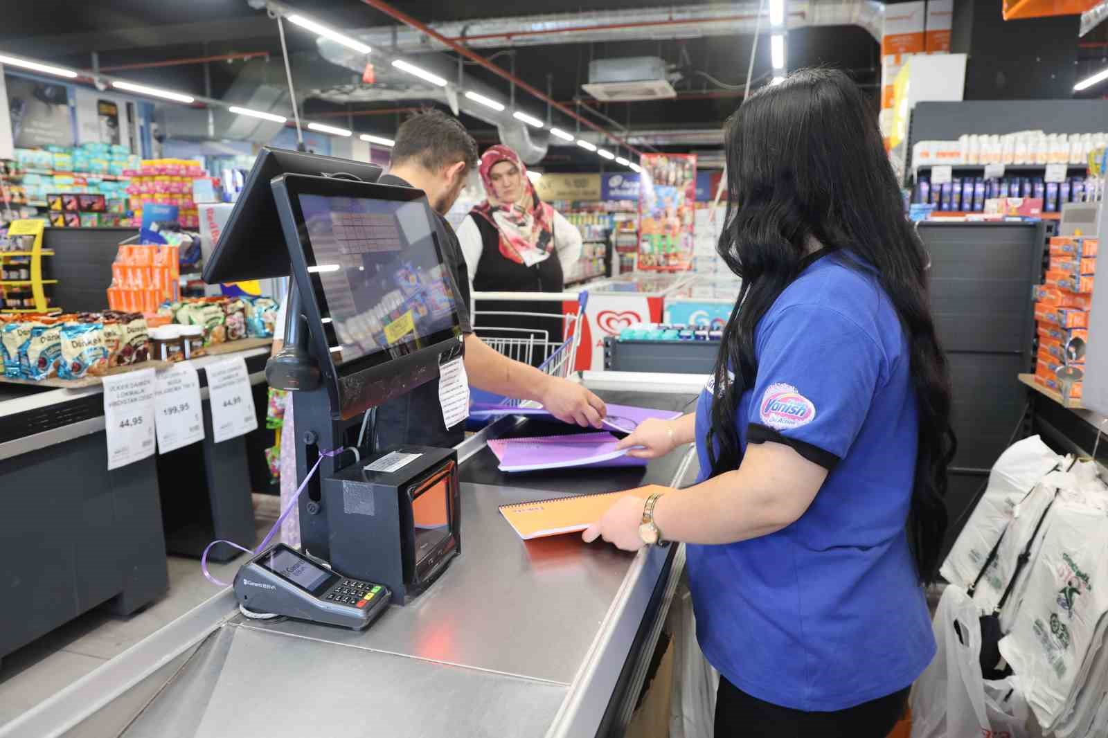 Okul zili &ccedil;almadan kırtasiye hareketliliği başladı