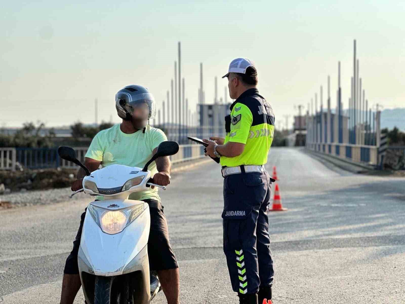 Jandarmanın motosiklet denetimlerinde 5 bin 392 s&uuml;r&uuml;c&uuml; kontrol edildi