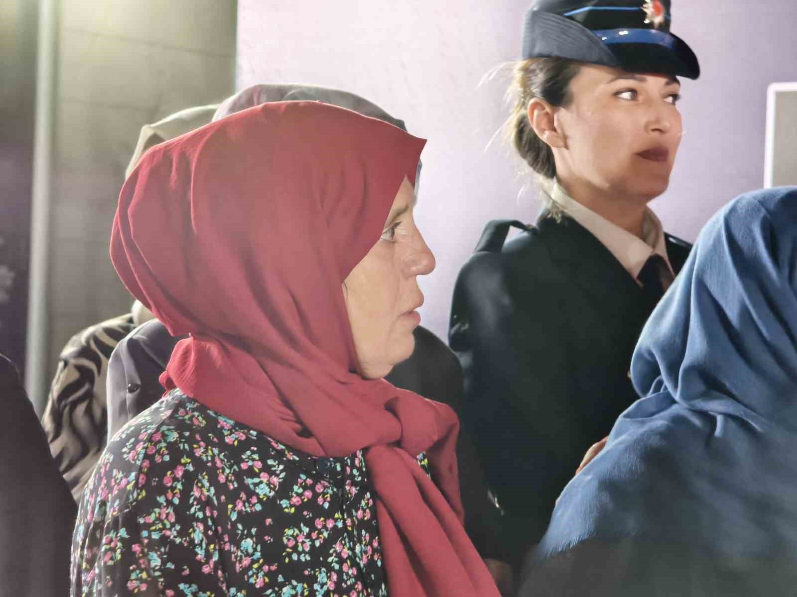 15 Temmuz şehidinin annesi: "Ben evlatsız yaşarım ama vatansız yaşayamam"