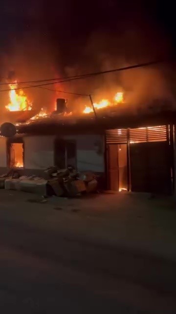 Bursa&rsquo;da ev yangını: Alevler kısa s&uuml;rede t&uuml;m evi sardı