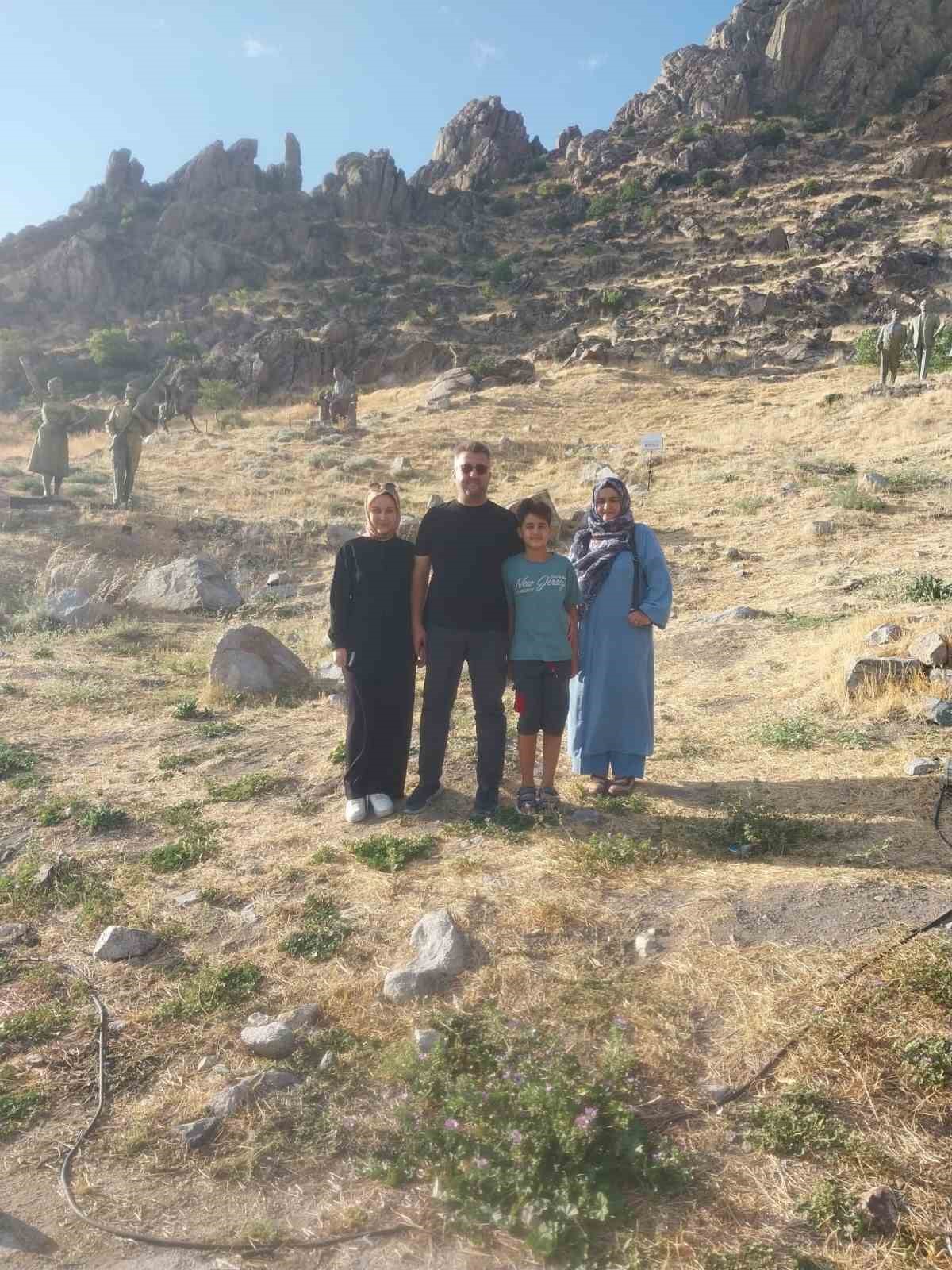 Sivrihisar&rsquo;daki heykel m&uuml;zesi turistlerin ilgisini &ccedil;ekiyor