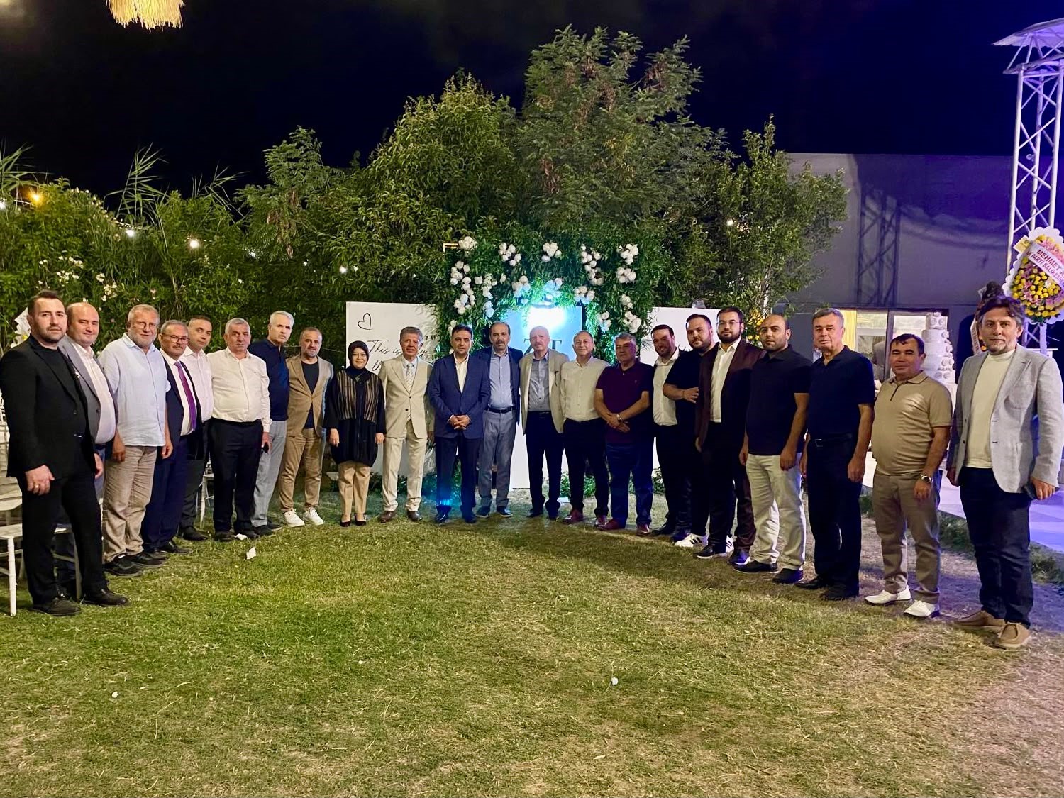 Manisa protokol&uuml; &Ouml;zkan ailesinin mutluluğunda buluştu