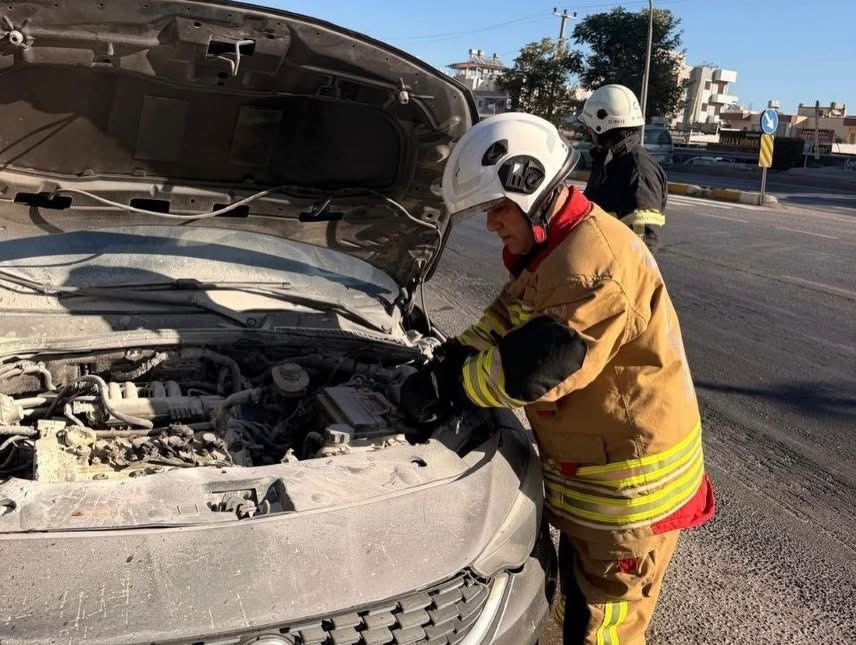 Belen&rsquo;de otomobilin motorundan alev y&uuml;kseldi
