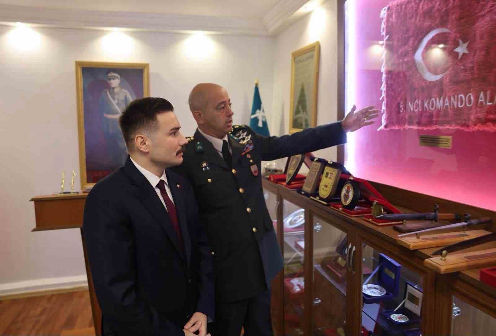 Kaymakam Acar&rsquo;dan 5. Komando Tugay Komutanlığına ziyaret