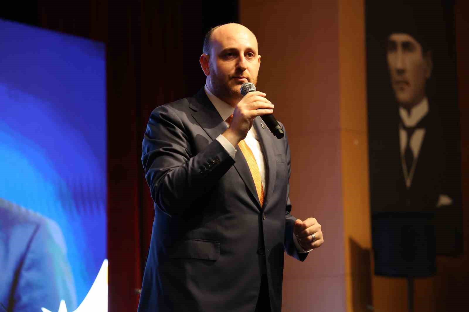 AK Parti Genel Başkan Yardımcısı B&uuml;y&uuml;kg&uuml;m&uuml;ş: "Kritik eşik, ter&ouml;r &ouml;rg&uuml;t&uuml; PKK&rsquo;nın silahları bırakarak varlığını tasfiye etmesidir"
