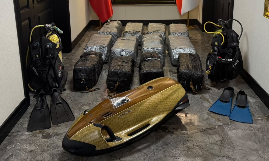 Gemide &ouml;zel zula &ccedil;ıktı: Su altında 1,5 milyarlık kokain operasyonu 9 ş&uuml;pheli yakalandı