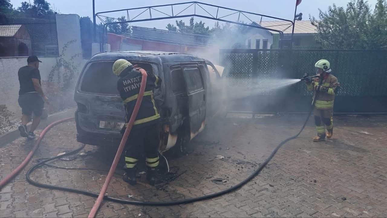 Payas&rsquo;ta minib&uuml;s alevlere teslim oldu