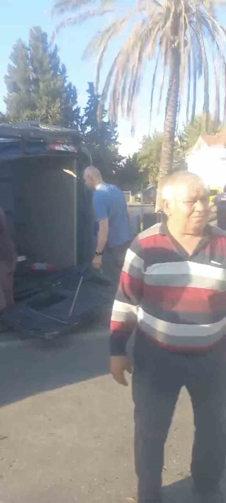Antalya&rsquo;da tur minib&uuml;s&uuml;, kamyonet ve otomobil &ccedil;arpıştı: 15&rsquo;i turist 17 yaralı