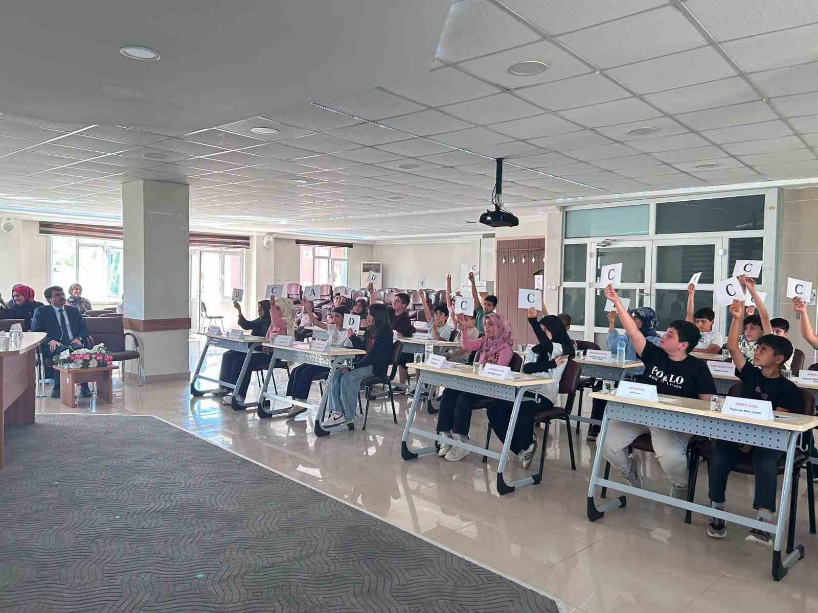 Bozkır&rsquo;da Yaz Kur&rsquo;an Kursları &ouml;ğrencileri bilgi yarışmasında yarıştı