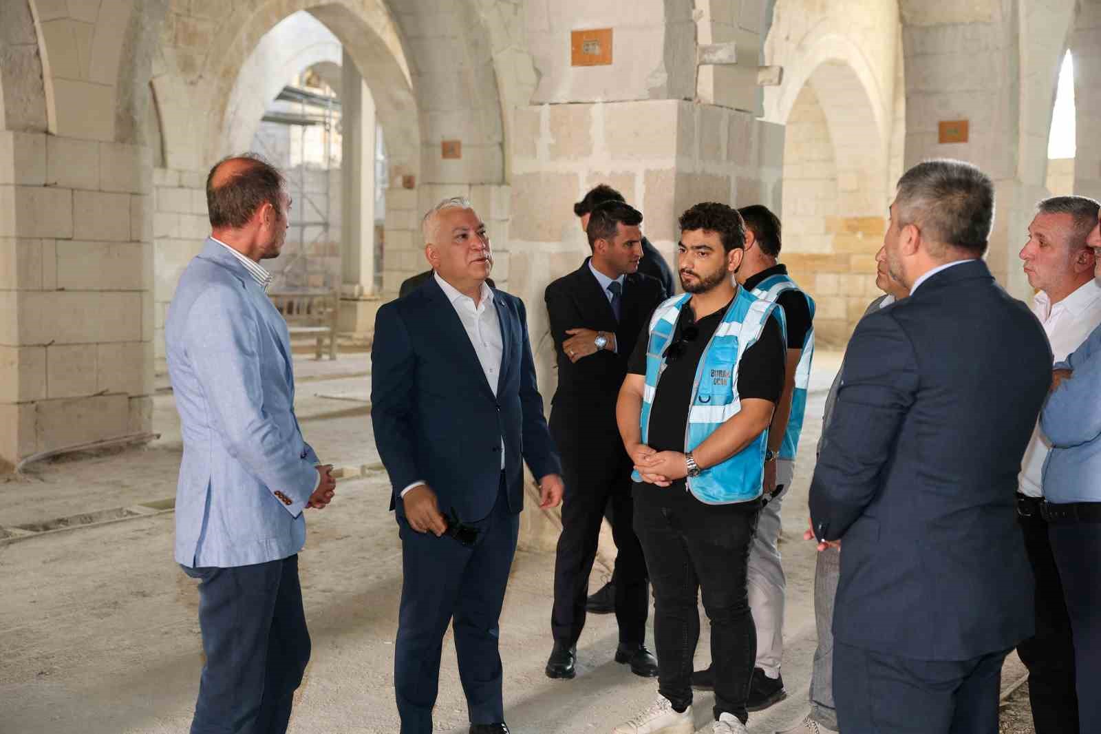 Sivas Valisi Şimşek, devam eden &ccedil;alışmalarda incelemelerde bulundu