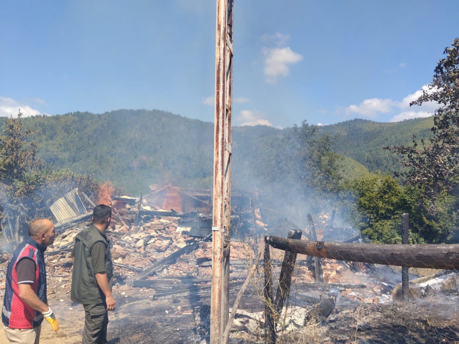 Kastamonu&rsquo;da alevlere teslim olan ev k&uuml;le d&ouml;nd&uuml;