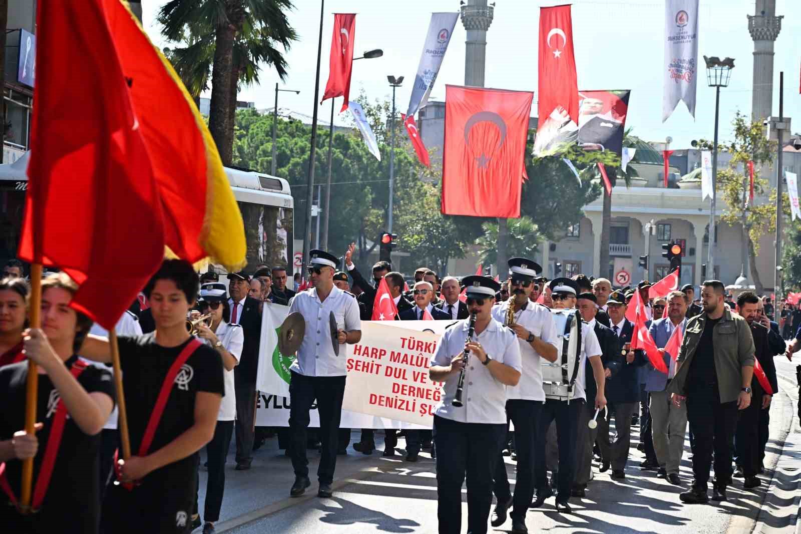Denizli&rsquo;de Gaziler "Kahramanlarla Kardeşlik Yolunda" y&uuml;r&uuml;y&uuml;ş&uuml; ger&ccedil;ekleştirdi