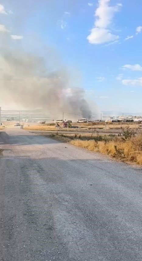 Tarım iş&ccedil;ilerinin yaktığı otlar paniğe neden oldu