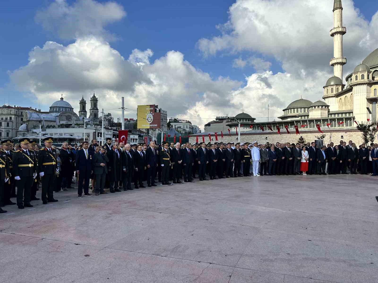 Taksim Meydanı&rsquo;nda 30 Ağustos Zafer Bayramı t&ouml;reni