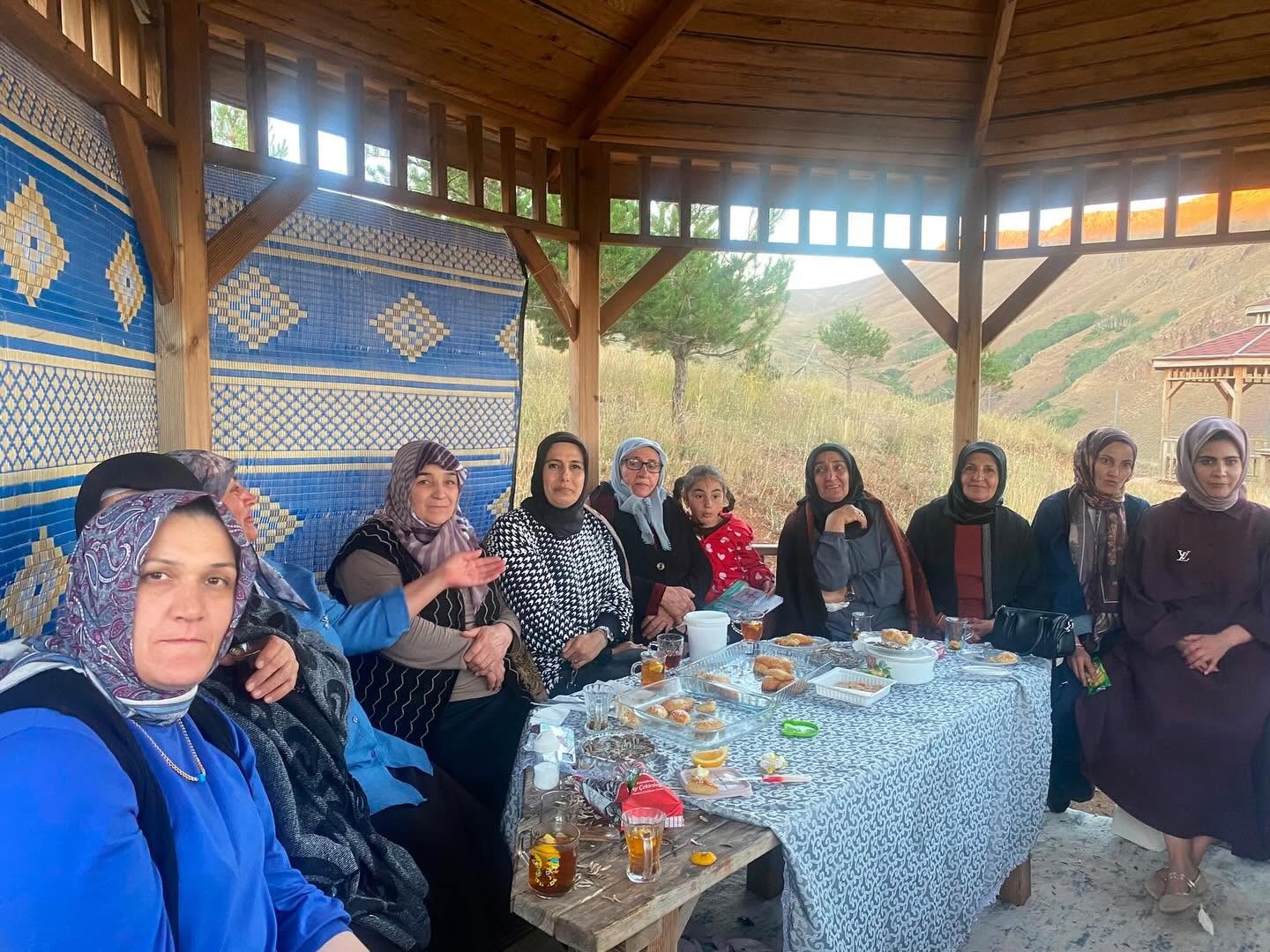 AK Parti Erzincan Kadın Kolları Otlukbeli&rsquo;nde kadınlarla buluştu