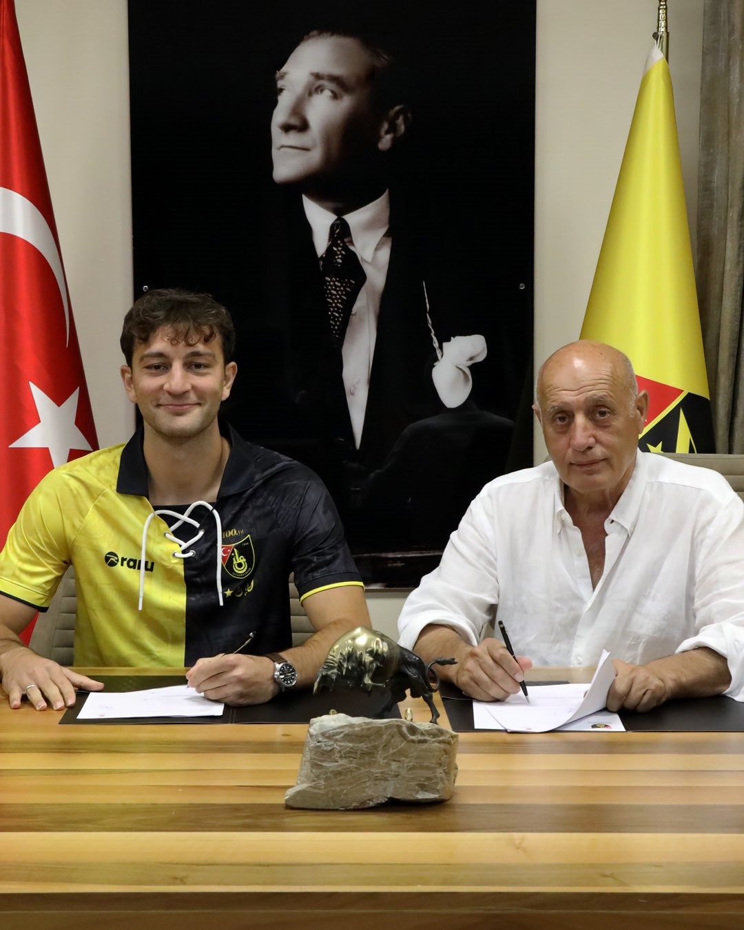 İstanbulspor, Emrecan Uzunhan&rsquo;ı kadrosuna dahil etti