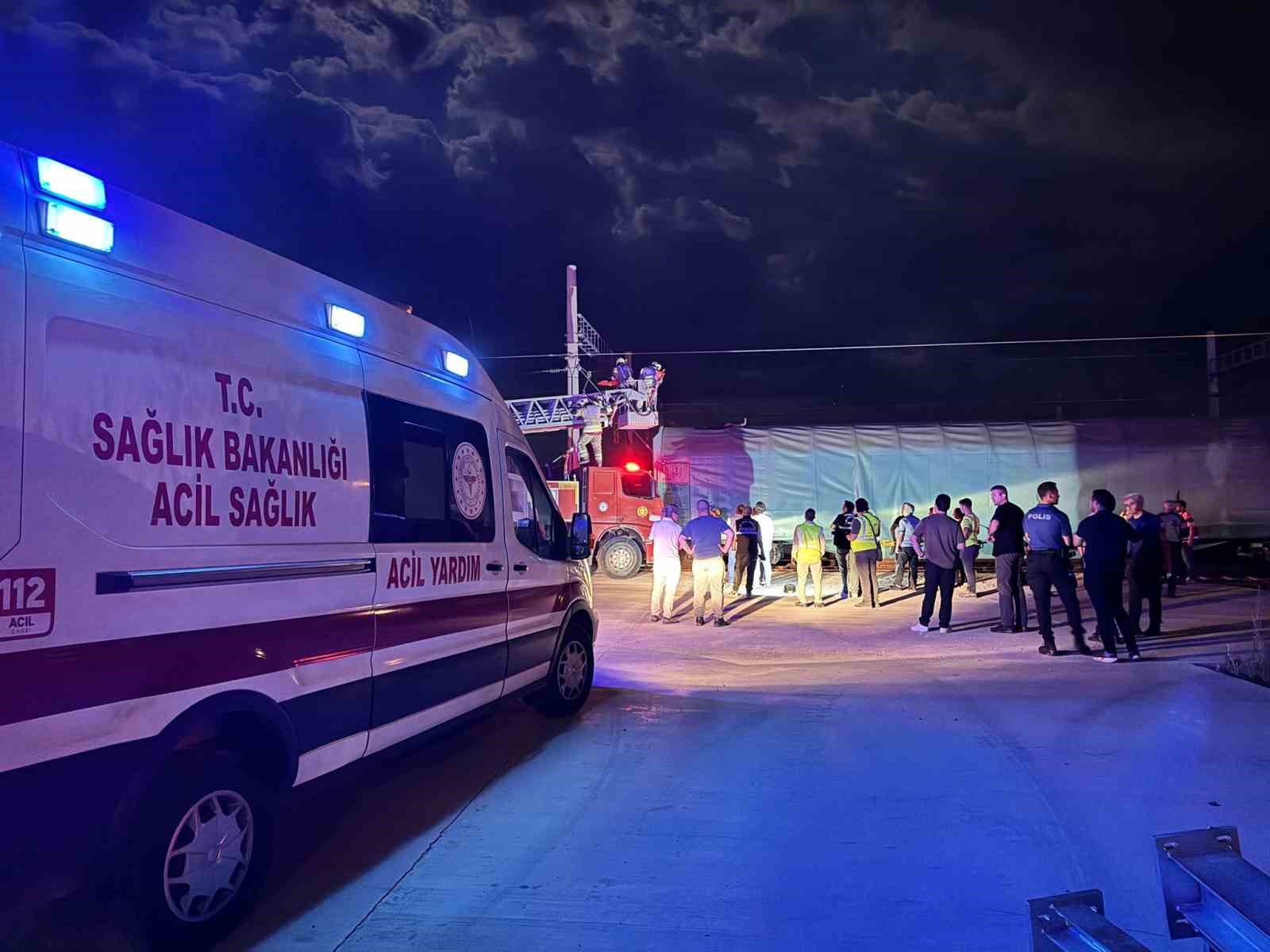Edirne&rsquo;de tren garında elektrik akımına kapılan iş&ccedil;i hayatını kaybetti