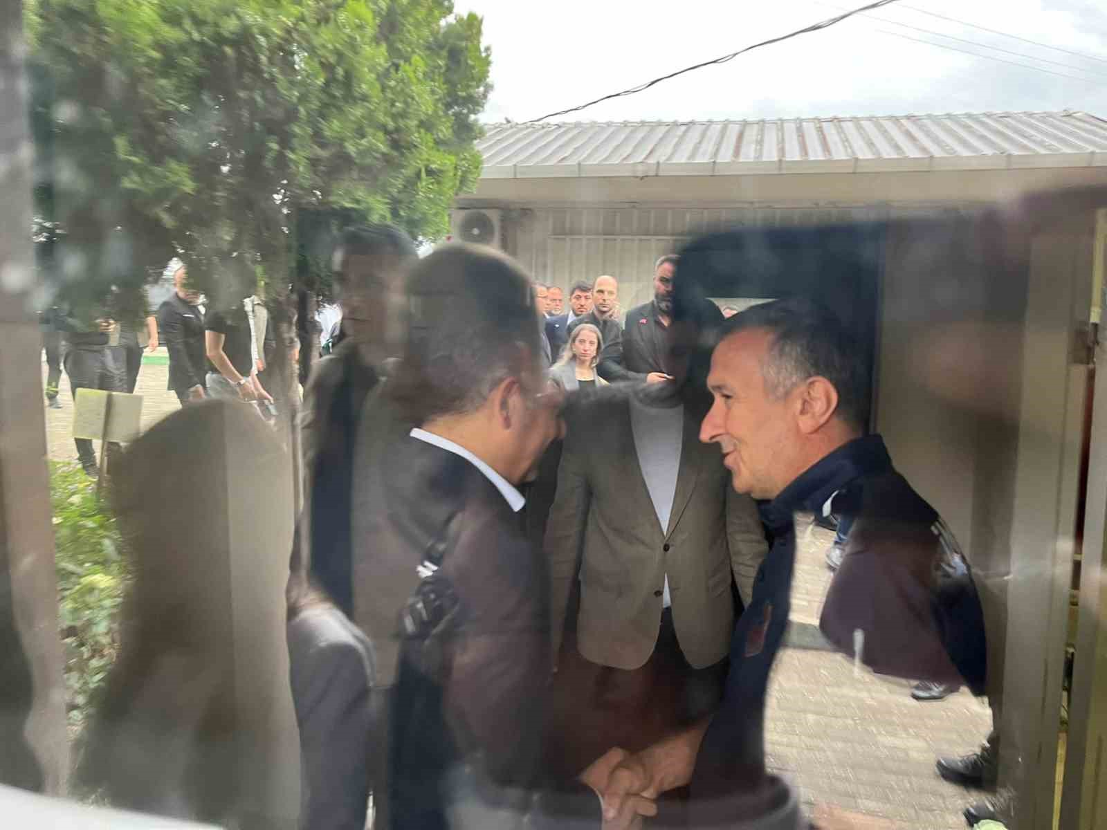 &Ouml;zg&uuml;r &Ouml;zel ve Yeni Parti heyeti Mustafa Bozbey&rsquo;i cezaevinde ziyaret etti