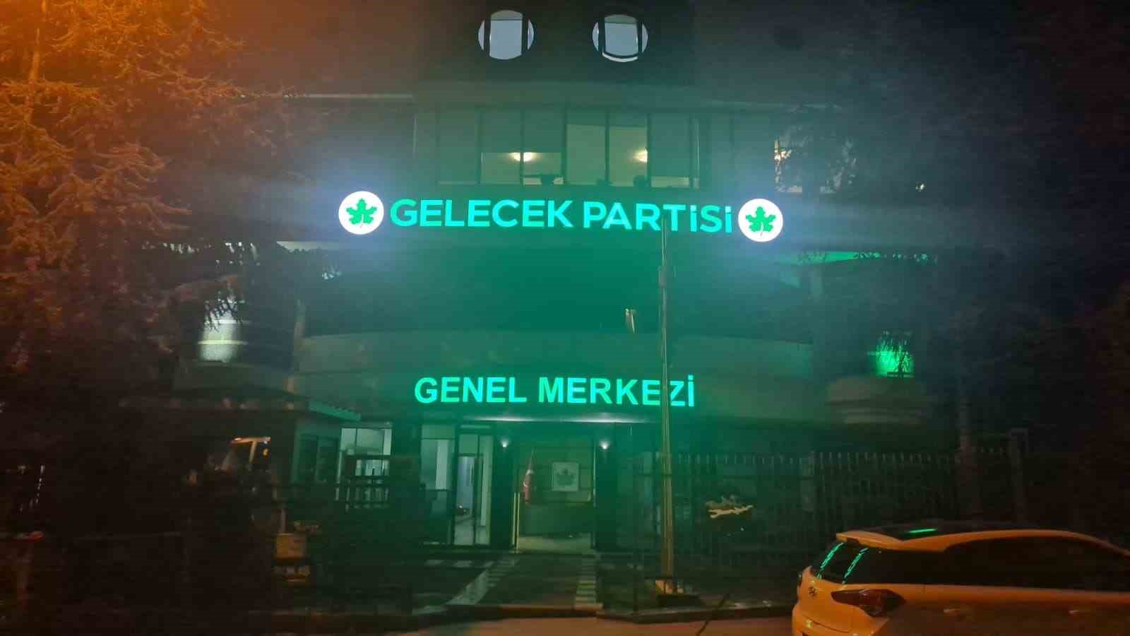 Ahmet Davutoğlu, Gelecek Partisi’nin siyasi faaliyetlerini sonlandırma kararı aldıklarını duyurdu