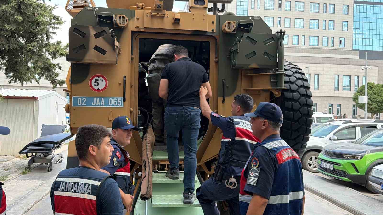 Eniştesini mezarlıkta &ouml;ld&uuml;ren kayınbirader yakalandı