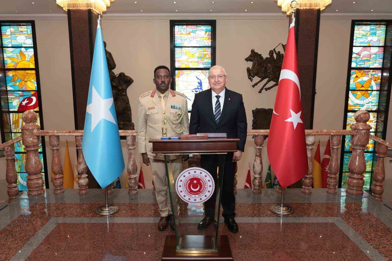 Bakan G&uuml;ler, Somali Genelkurmay Başkanı Mohamud ile g&ouml;r&uuml;şt&uuml;