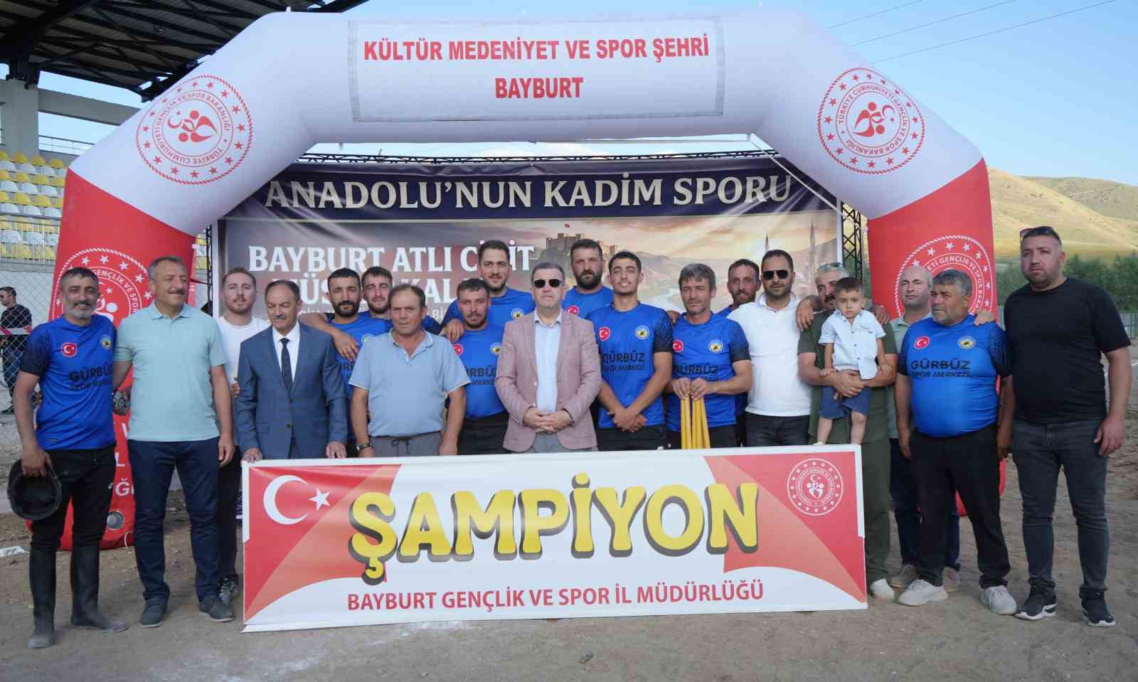 Cirit finalinde geri d&ouml;n&uuml;ş: 7 puan geriden geldi, yarım puan farkla Bayburt şampiyonu oldu