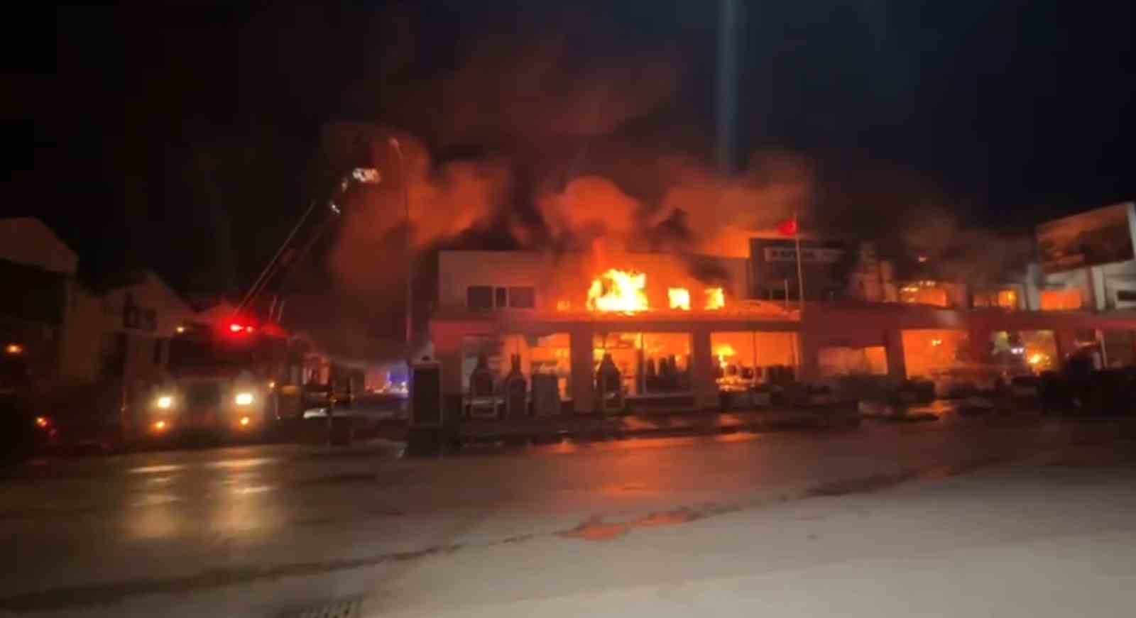 Eskişehir&rsquo;de sanayi sitesindeki d&uuml;kkanda korkutan yangın