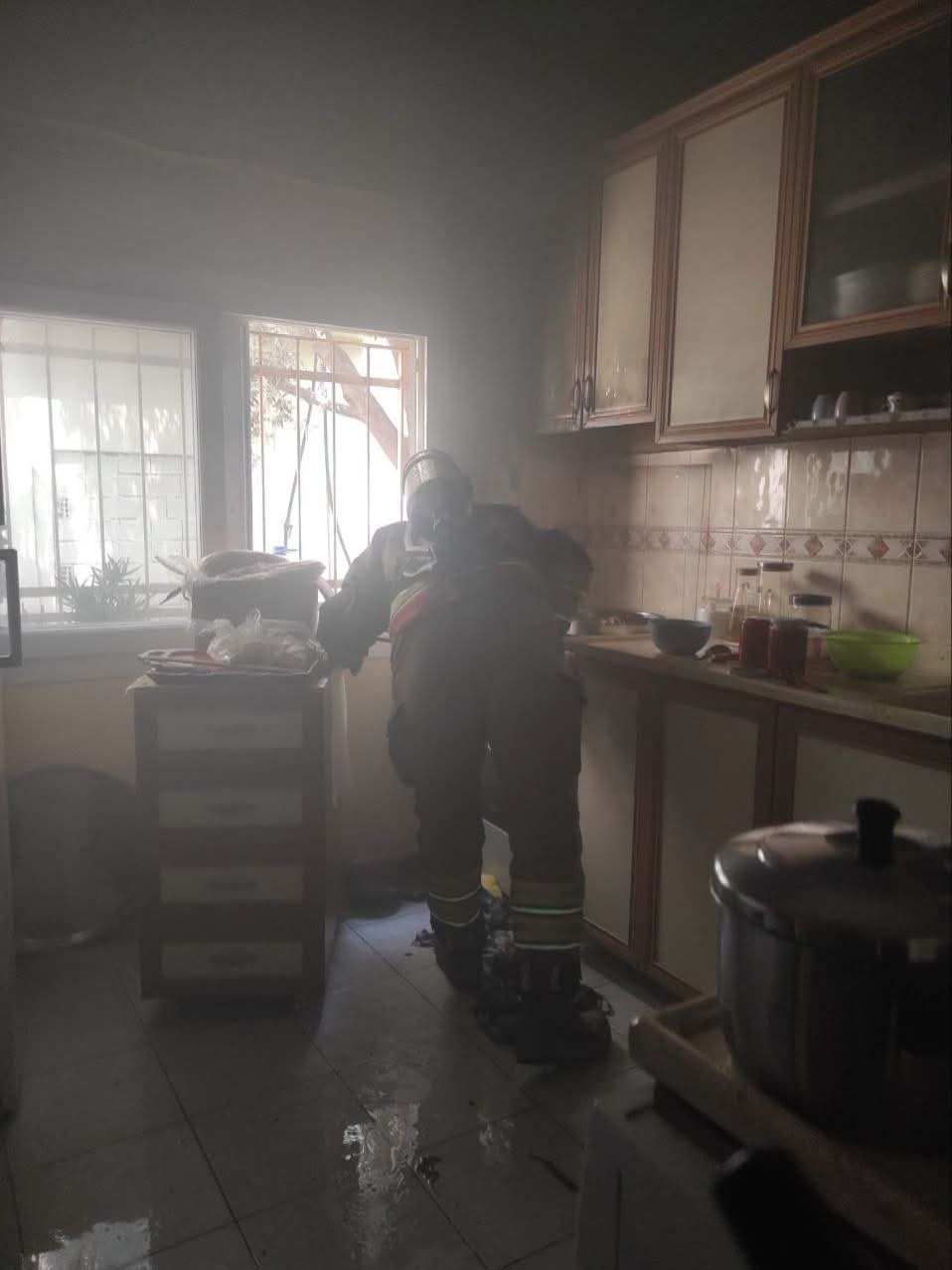 İskenderun&rsquo;da ocakta unutulan yemek yangına neden oldu