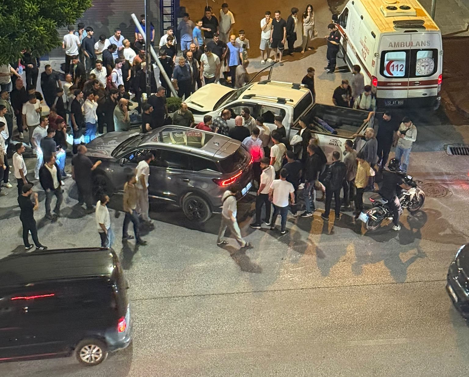 Tatvan&rsquo;da ara&ccedil;lar &ccedil;arpıştı: 5 kişi hafif yaralandı