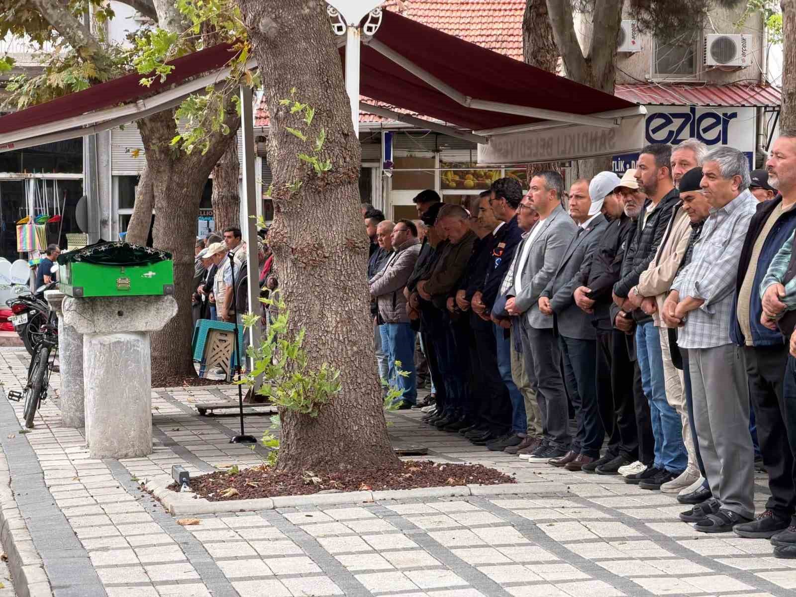 Hayatı boyunca girdiği hi&ccedil;bir se&ccedil;imi kazanamayan adam hayatını kaybetti