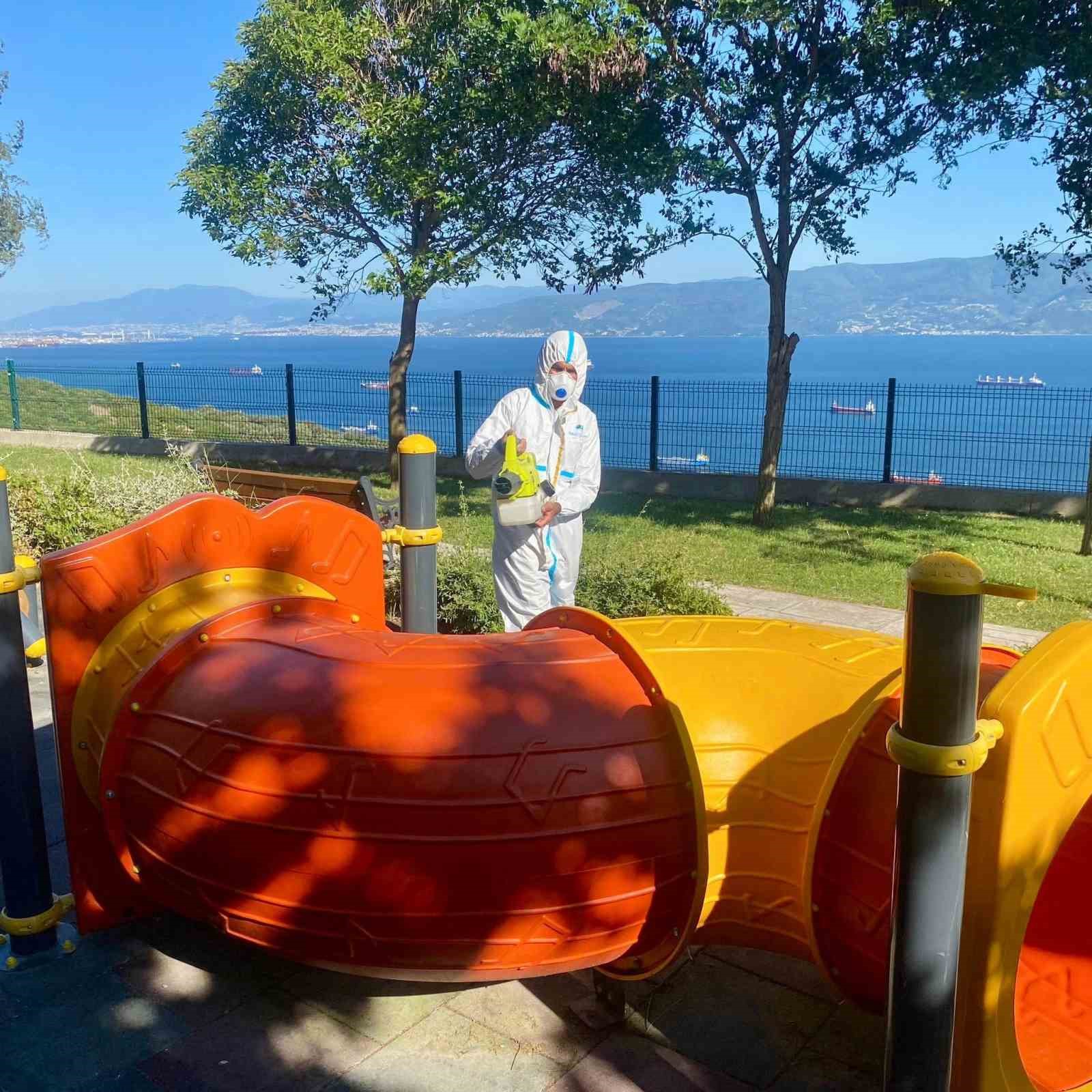 Körfez’de çocuk parklarında hijyen mesaisi