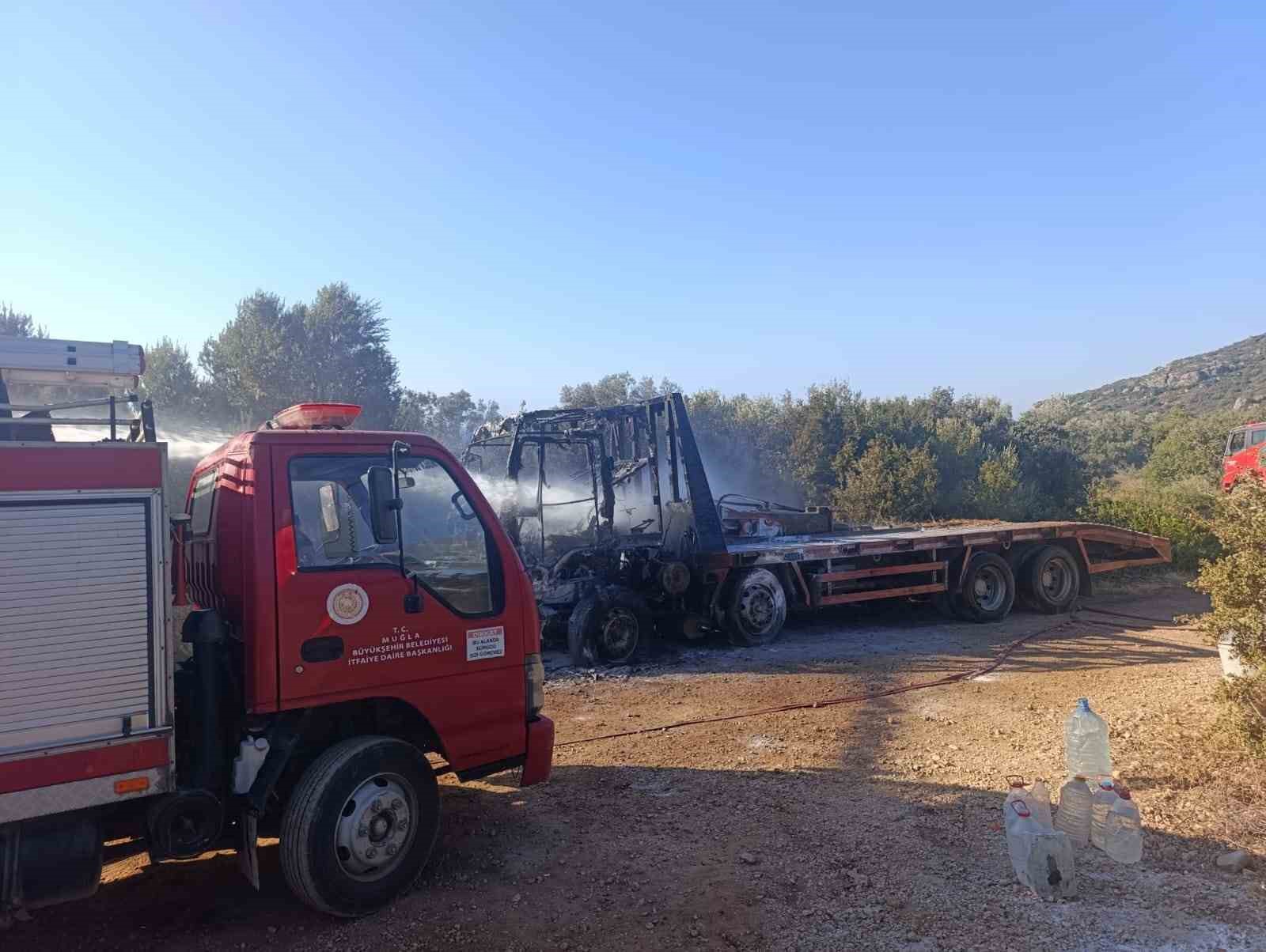 Dat&ccedil;a&rsquo;da kamyoneti yaktığı iddia edilen 2 kişi tutuklandı