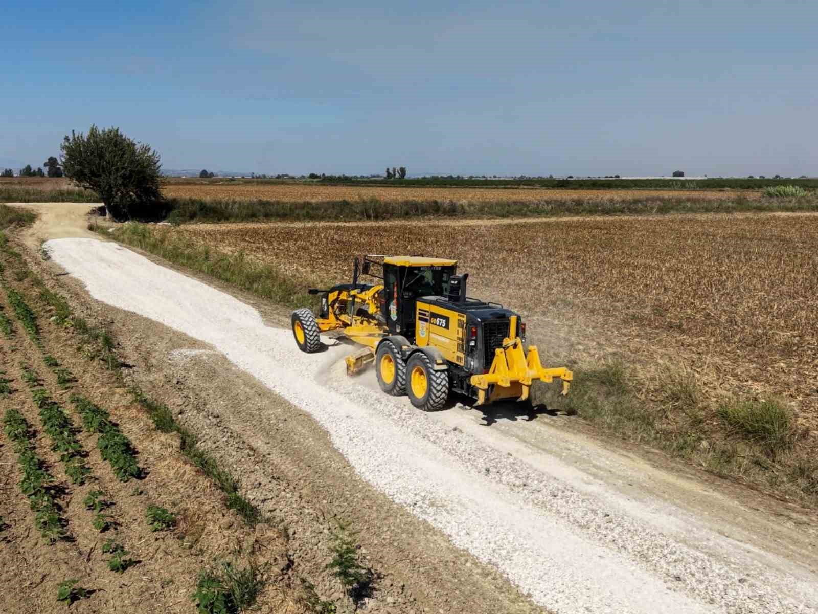 Tarsus&rsquo;ta arazi yollarında bakım ve d&uuml;zenleme &ccedil;alışması