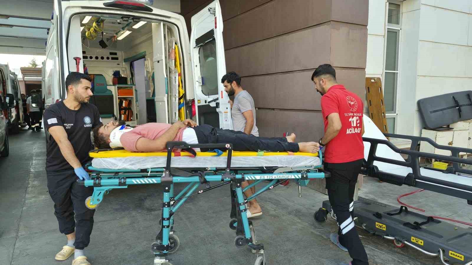 Adıyaman&rsquo;da iki otomobil &ccedil;arpıştı: 1 yaralı