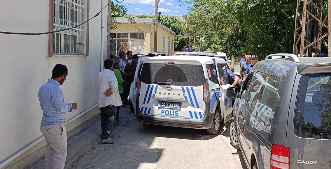 Akrabalar arasında kavga: 3 g&ouml;zaltı