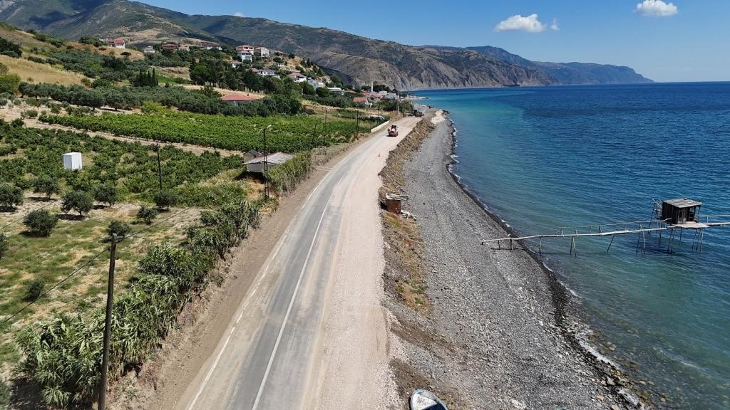 U&ccedil;makdere-Şark&ouml;y yolu yenileniyor