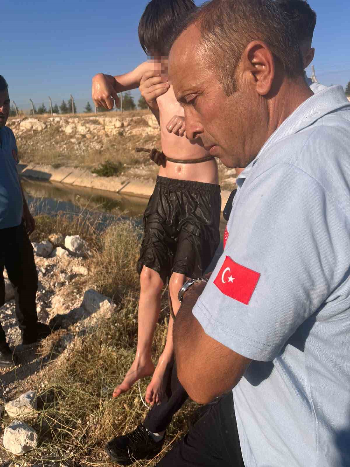 Kanalda akıntıya kapılan 2 çocuğu itfaiye ve AFAD kurtardı