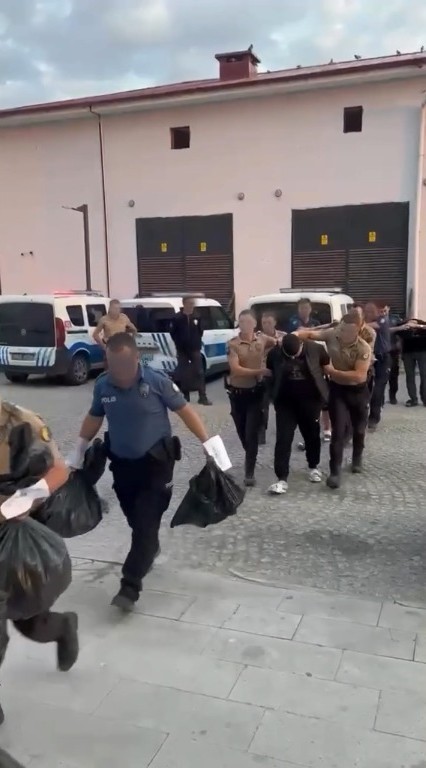 K&uuml;tahya&rsquo;da ara&ccedil;tan 14 bin 622 uyuşturucu hap &ccedil;ıktı: 4 tutuklama