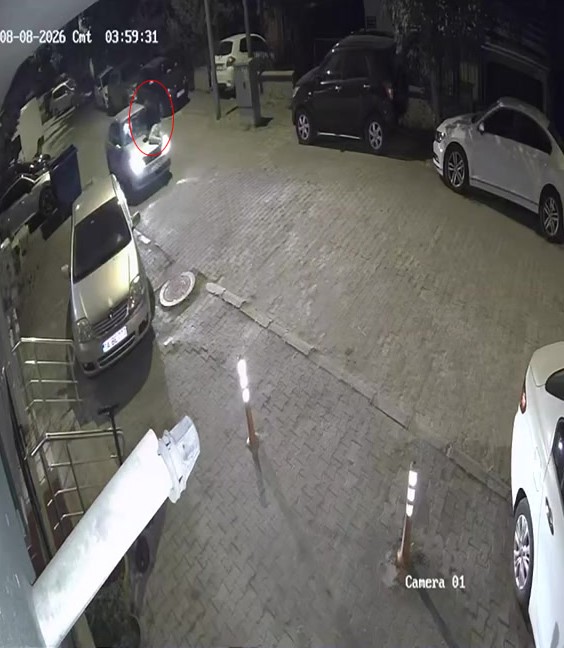 Bolu&rsquo;da otomobilin kaputunda yolculuk kamerada