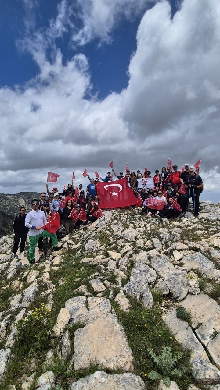 Potadan zirveye, sahneden &ouml;d&uuml;le; 19 Mayıs