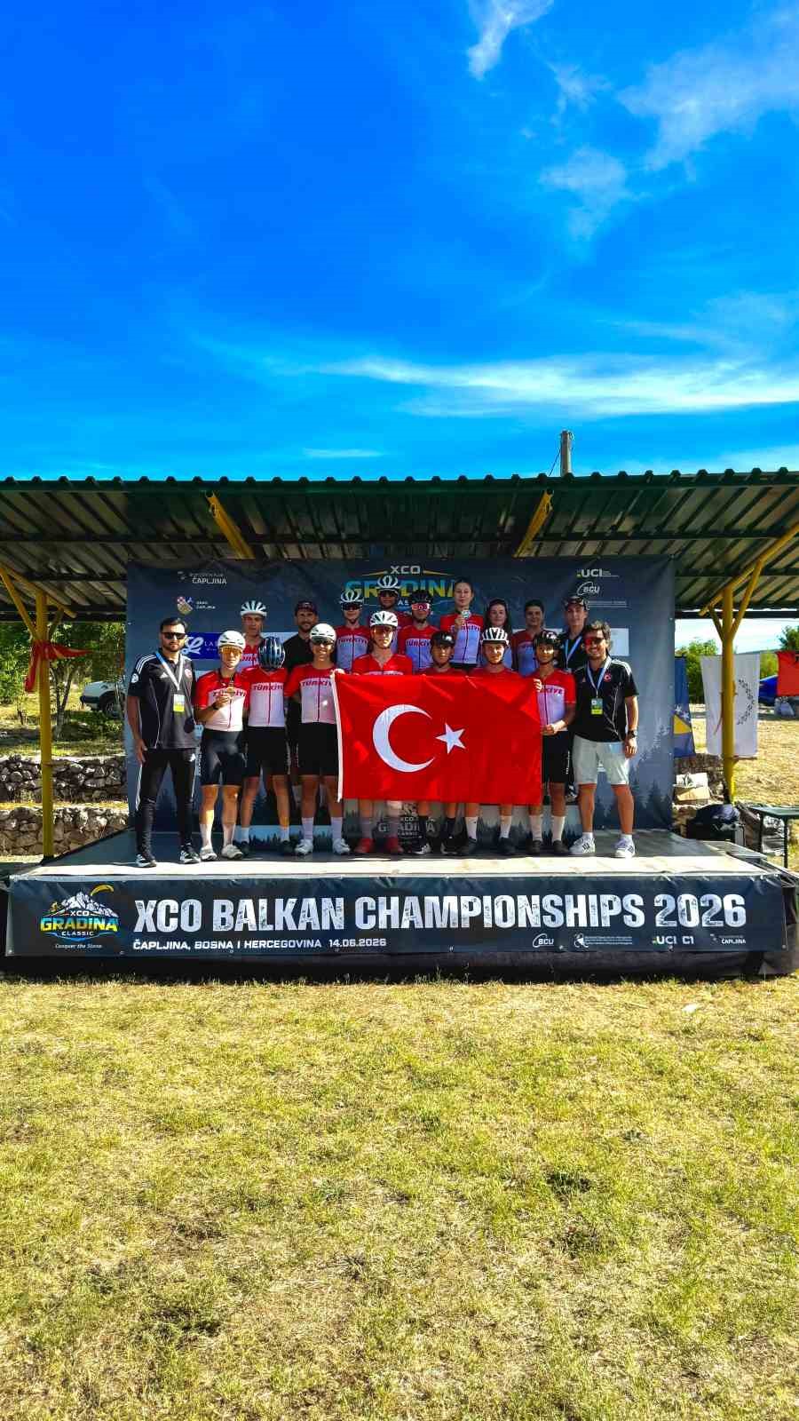 D&uuml;şt&uuml;, ayağa kalktı, Balkan ikincisi oldu