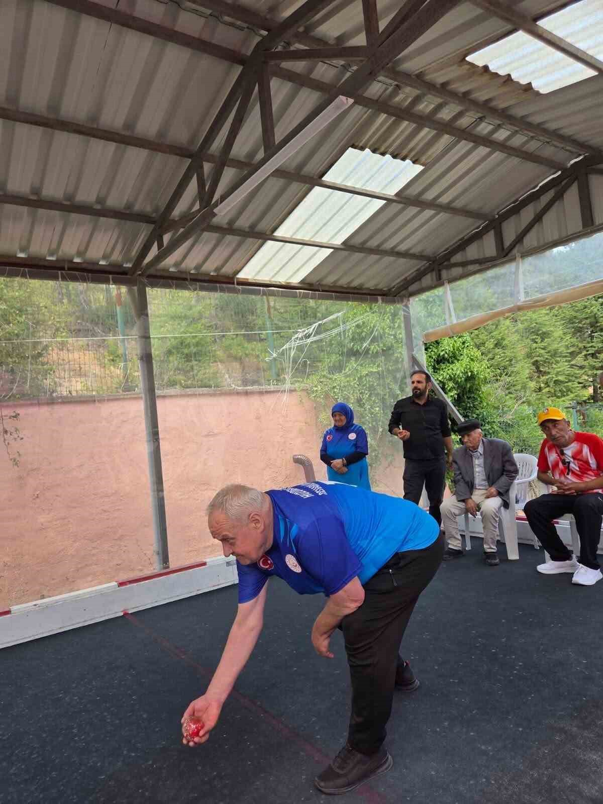 Huzurevi sakinleri bocce m&uuml;sabakasında buluştu